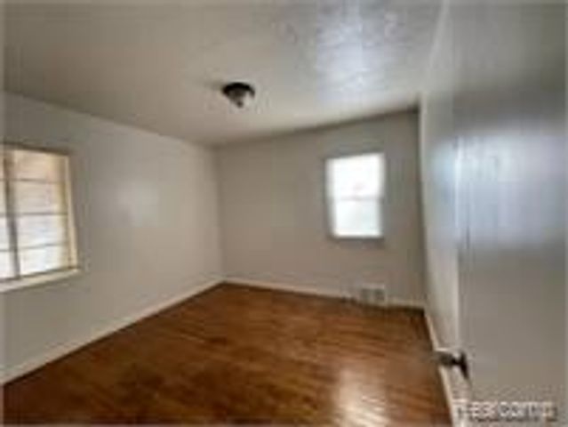 8074 Plainview Avenue, Detroit, MI 48228