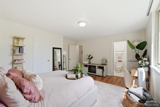 4041 W Maple Road E203, Bloomfield Hills, MI 48301