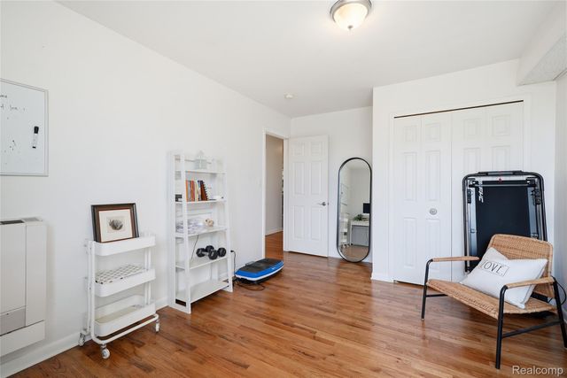 4041 W Maple Road E203, Bloomfield Hills, MI 48301