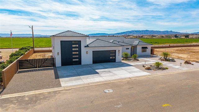 572 E Border Lane, Mohave Valley, AZ 86440