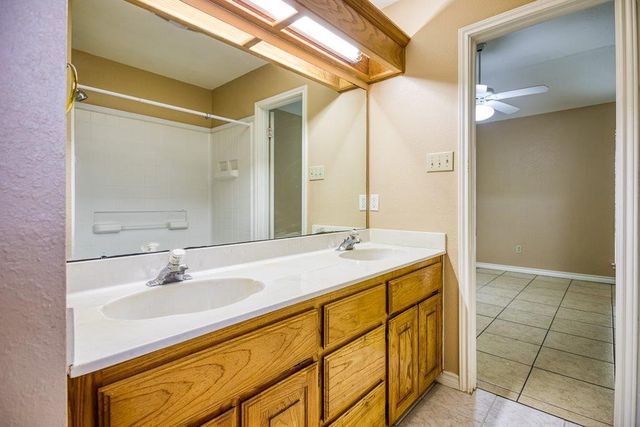 2322 Willow Dr, Portland, TX 78374