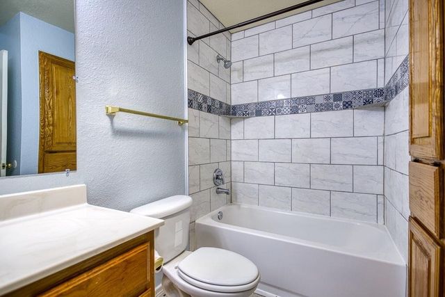 2322 Willow Dr, Portland, TX 78374
