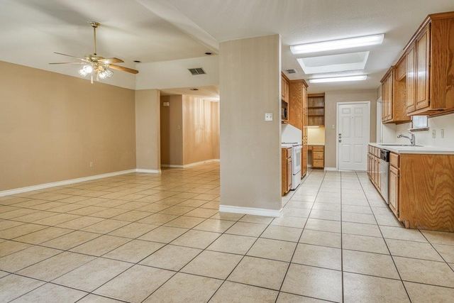 2322 Willow Dr, Portland, TX 78374