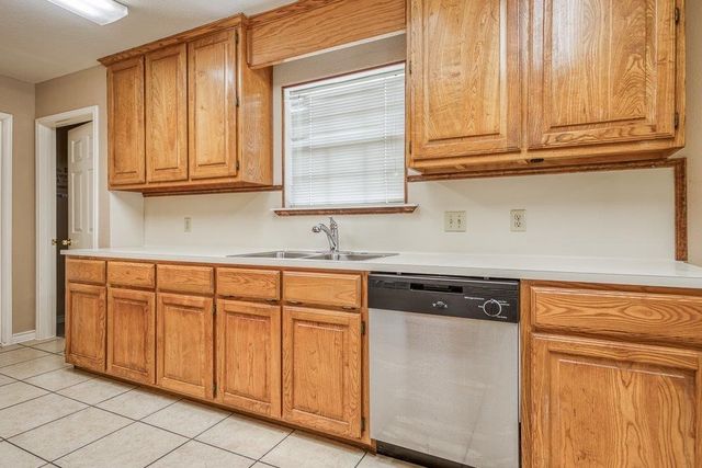 2322 Willow Dr, Portland, TX 78374