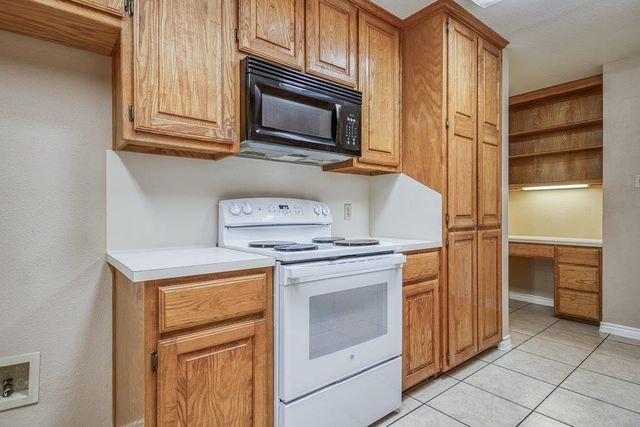 2322 Willow Dr, Portland, TX 78374