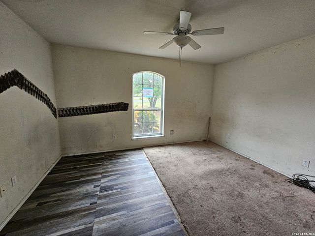 50 ROCK DOVE DR, Lytle, TX 78052