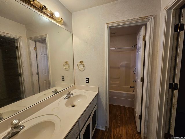 50 ROCK DOVE DR, Lytle, TX 78052