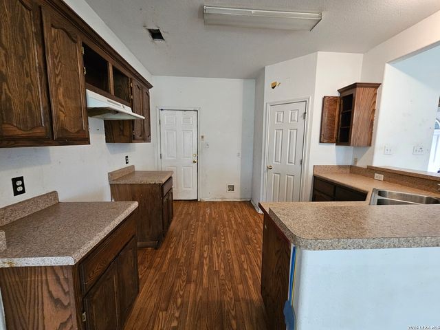 50 ROCK DOVE DR, Lytle, TX 78052