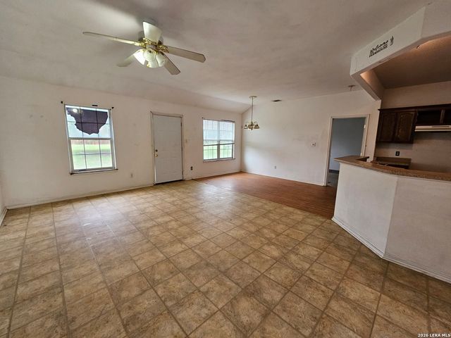 50 ROCK DOVE DR, Lytle, TX 78052