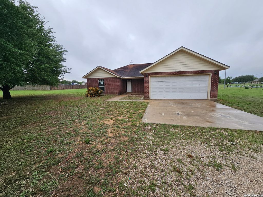 50 ROCK DOVE DR, Lytle, TX 78052