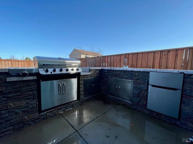 1844 Stockbridge Dr, Fairfield, CA 94534