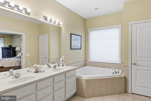 99 DILLON WAY, Washington Crossing, PA 18977