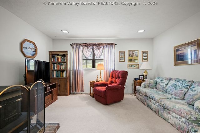 106 Phyllis Drive, Charleston, WV 25302