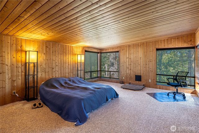 37627 W Lake Walker Drive SE, Enumclaw, WA 98022