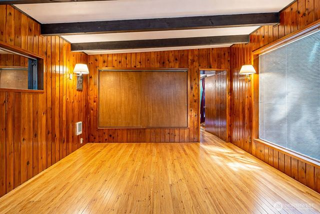 37627 W Lake Walker Drive SE, Enumclaw, WA 98022