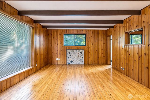37627 W Lake Walker Drive SE, Enumclaw, WA 98022