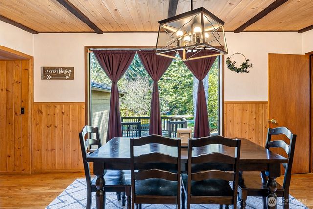 37627 W Lake Walker Drive SE, Enumclaw, WA 98022