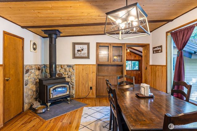 37627 W Lake Walker Drive SE, Enumclaw, WA 98022