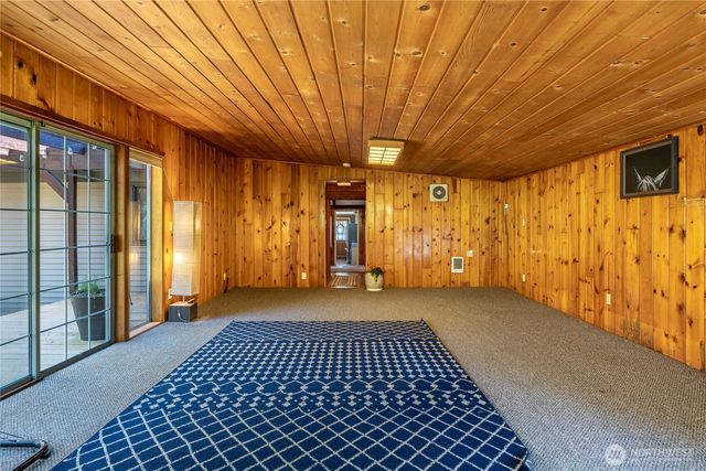37627 W Lake Walker Drive SE, Enumclaw, WA 98022