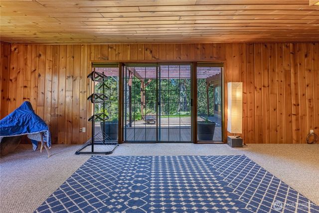 37627 W Lake Walker Drive SE, Enumclaw, WA 98022