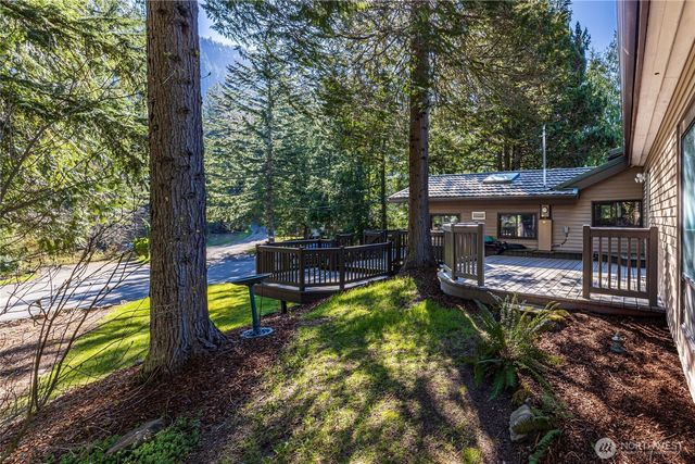 37627 W Lake Walker Drive SE, Enumclaw, WA 98022