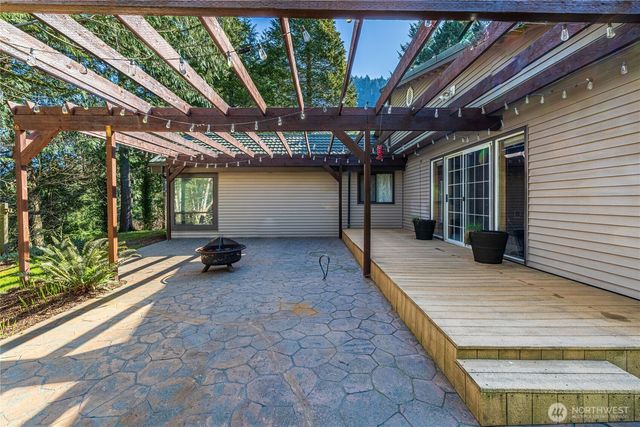 37627 W Lake Walker Drive SE, Enumclaw, WA 98022