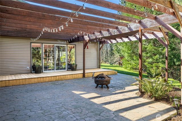 37627 W Lake Walker Drive SE, Enumclaw, WA 98022