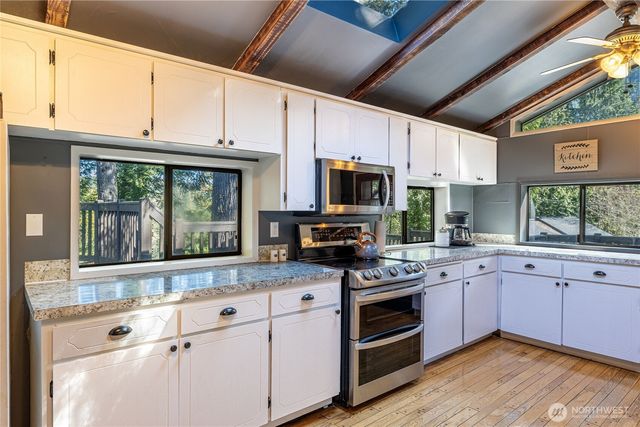 37627 W Lake Walker Drive SE, Enumclaw, WA 98022