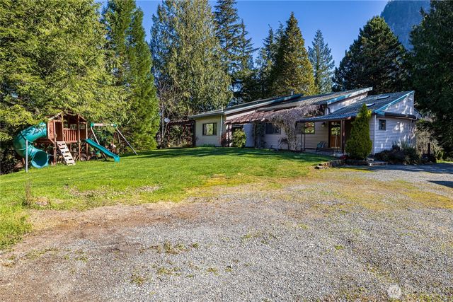 37627 W Lake Walker Drive SE, Enumclaw, WA 98022