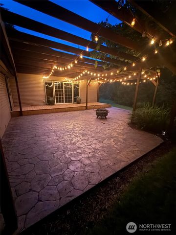 37627 W Lake Walker Drive SE, Enumclaw, WA 98022