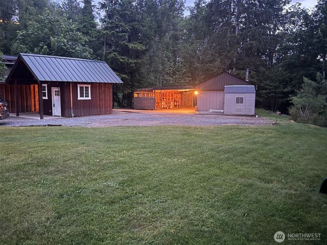 37627 W Lake Walker Drive SE, Enumclaw, WA 98022