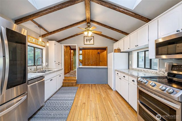 37627 W Lake Walker Drive SE, Enumclaw, WA 98022