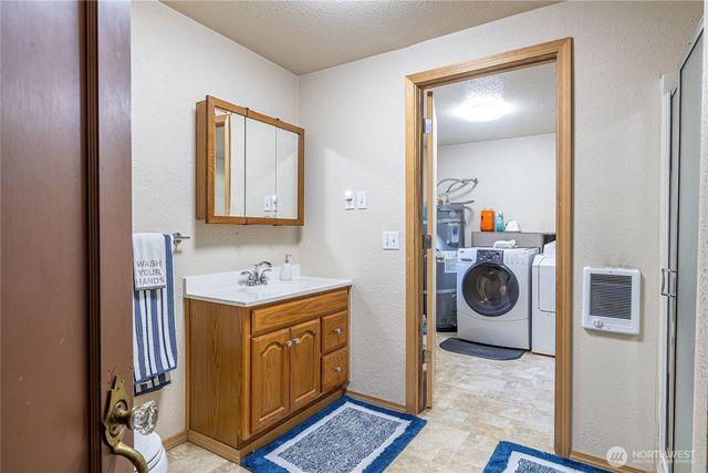 37627 W Lake Walker Drive SE, Enumclaw, WA 98022