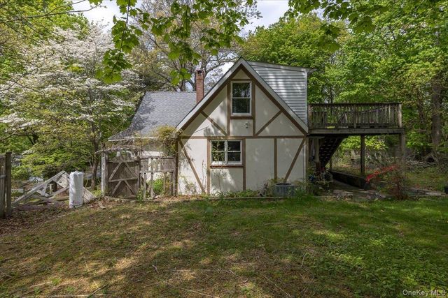 7 Amagansett Drive, Sound Beach, NY 11789