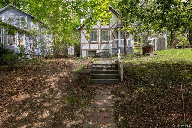 7 Amagansett Drive, Sound Beach, NY 11789