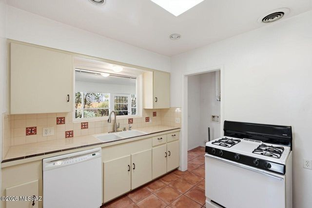 3825 E Calle Guaymas, Tucson, AZ 85716