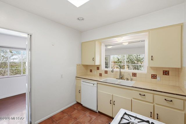 3825 E Calle Guaymas, Tucson, AZ 85716