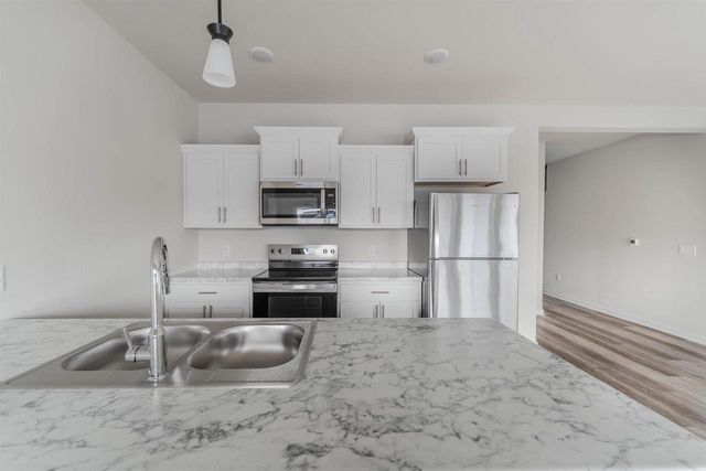 1072 W 20TH AVENUE, Oshkosh, WI 54902