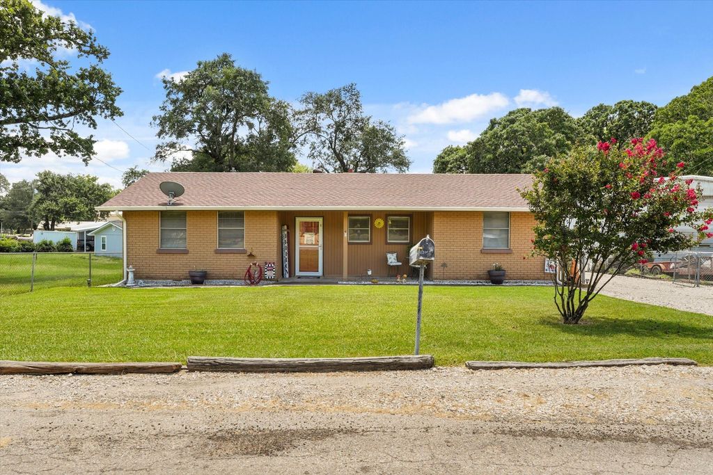 2097 County Road 3830, Quinlan, TX 75474