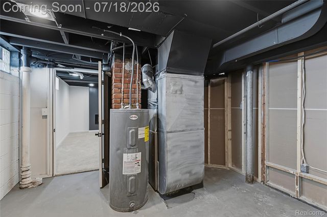 8132 Cadillac Avenue, Warren, MI 48089