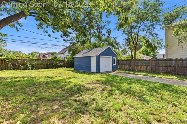 8132 Cadillac Avenue, Warren, MI 48089