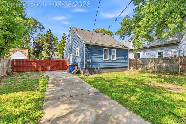 8132 Cadillac Avenue, Warren, MI 48089