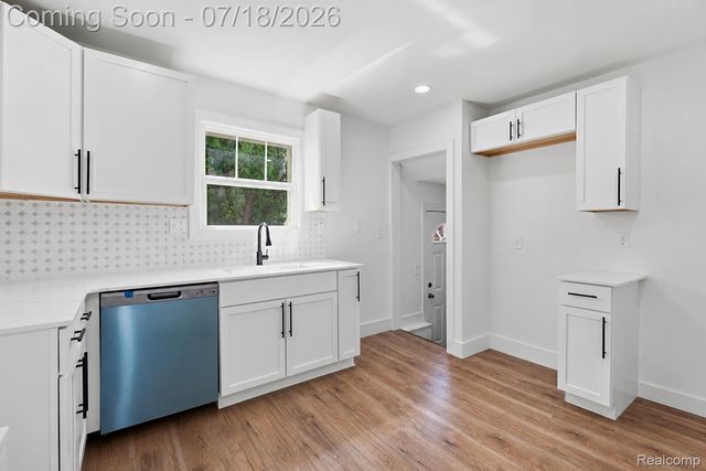 8132 Cadillac Avenue, Warren, MI 48089