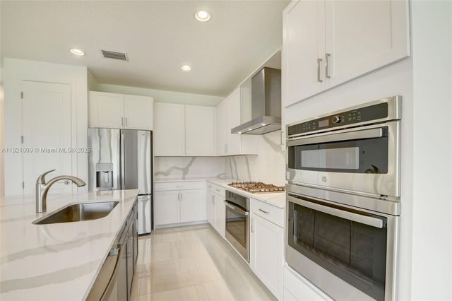 1366 Harvester Xing, Loxahatchee, FL 33470