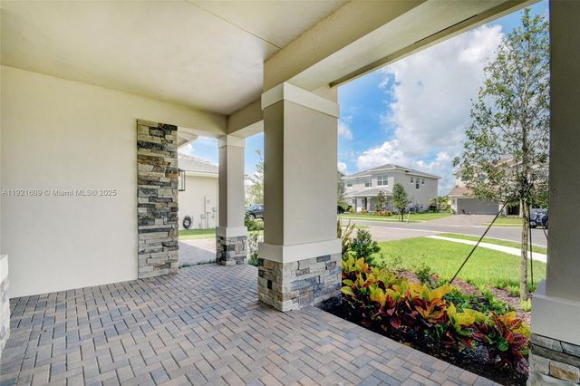 1366 Harvester Xing, Loxahatchee, FL 33470