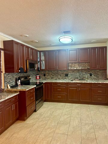 4440 NE 4th Avenue, Deerfield Beach, FL 33064