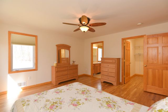 863 River Road, Weare, NH 03281