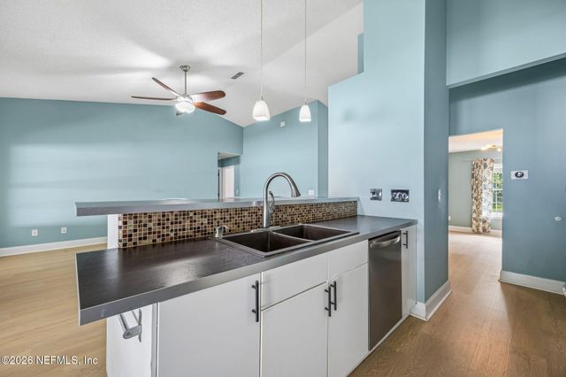 1706 ASTON HALL Drive E, Jacksonville, FL 32246