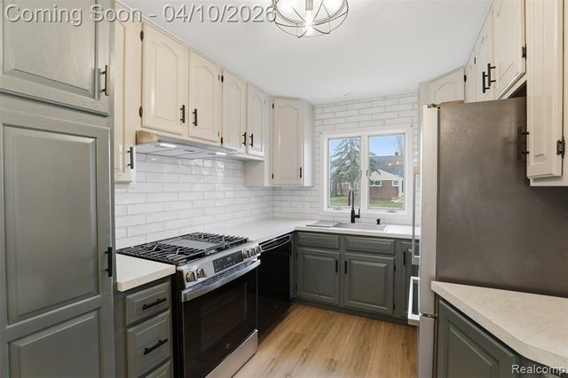 20201 Lancaster Street, Harper Woods, MI 48225