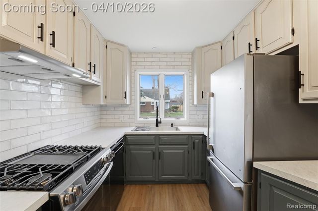 20201 Lancaster Street, Harper Woods, MI 48225